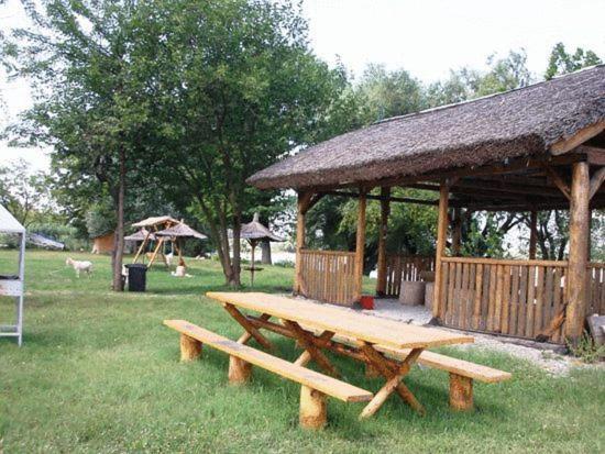 Hotel Wels Băltenii de Sus エクステリア 写真