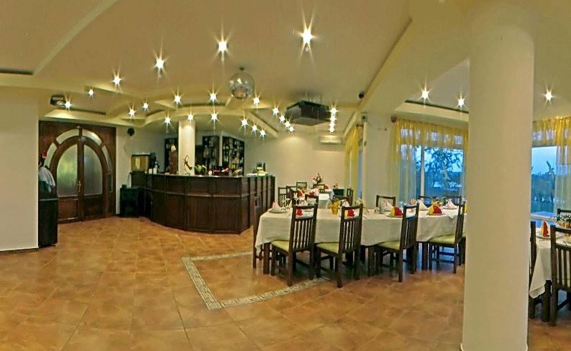 Hotel Wels Băltenii de Sus エクステリア 写真